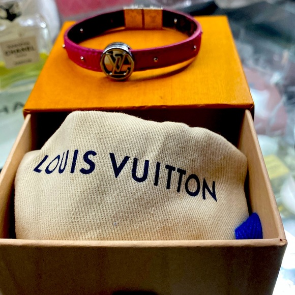 Lv bracelet Authentic - Picture 1 of 2